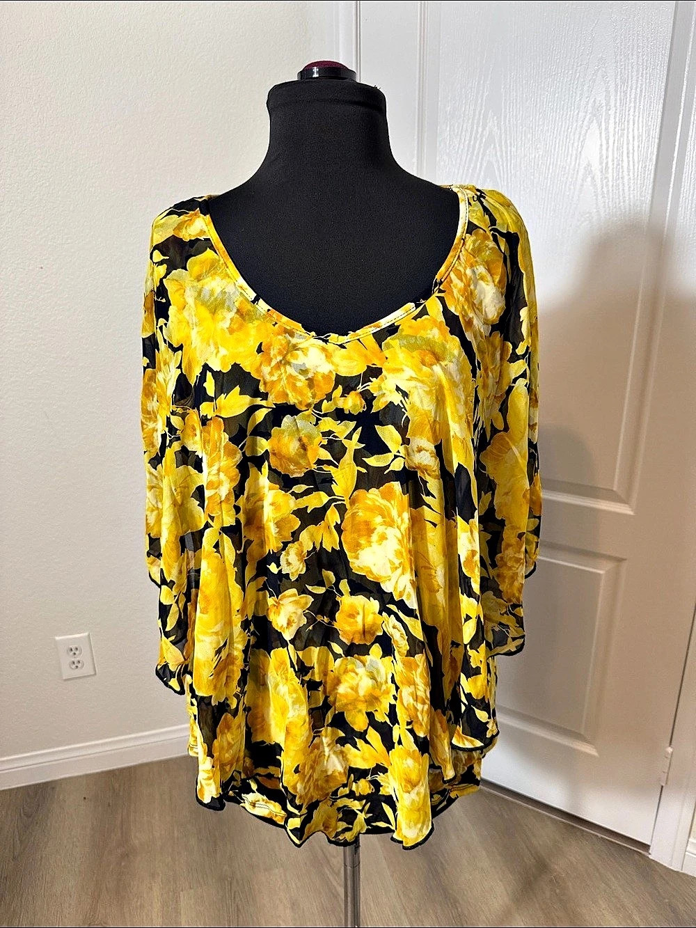 Adele & May Floral Tunic in Yellow & Black Size Large Like New